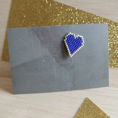 Heart Of Glass pin’s ♡ ::bords dorés / bleu cobalt::